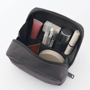 MUJI Gray Wrinkled Nylon Wide-Opening Square Pouch NWT